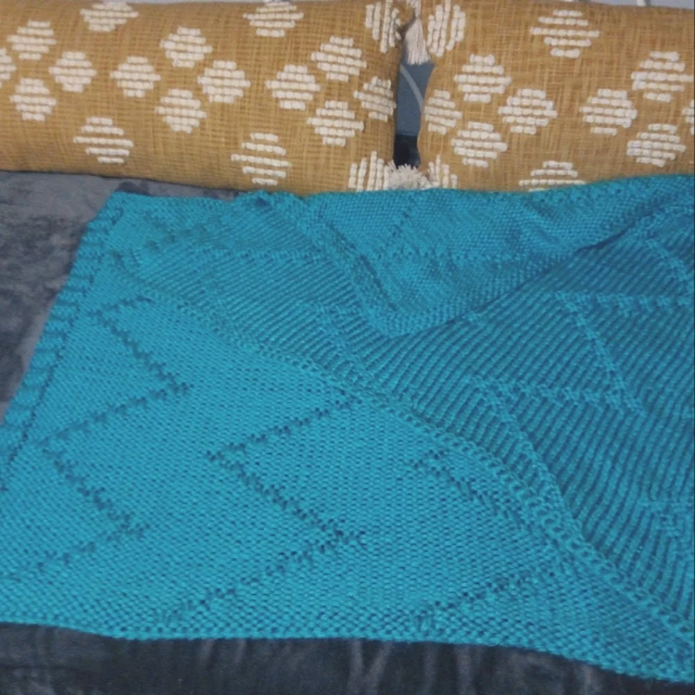 Hand Knit Thick Chevron Bed Runner in Bluebird Blue 26x64in. NEW